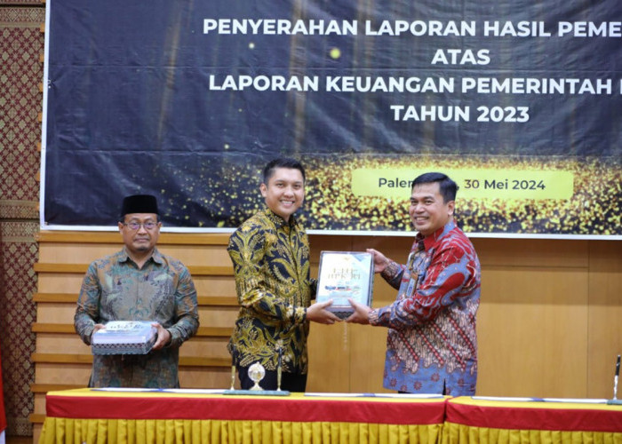 Kabupaten Ogan Ilir Raih WTP Lagi! BPK-RI Serahkan Laporan Keuangan 2023