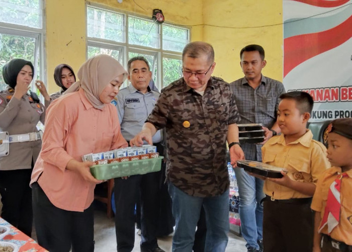 Mewujudkan Generasi Emas, Pjs. Bupati dan Kapolres OKU Timur Salurkan Makanan Bergizi untuk Cegah Stunting