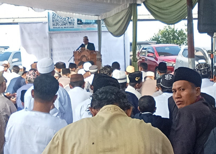 Lebaran Idul Fitri 2026 Lebih Awal, Jemaah Masjid Almustanir Palembang Membludak
