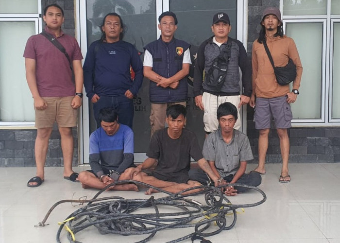 3 Sekawan Tertangkap Basah Curi 40 Meter Kabel Lampu Jalan di Prabumulih, Pantesan Sering Gelap