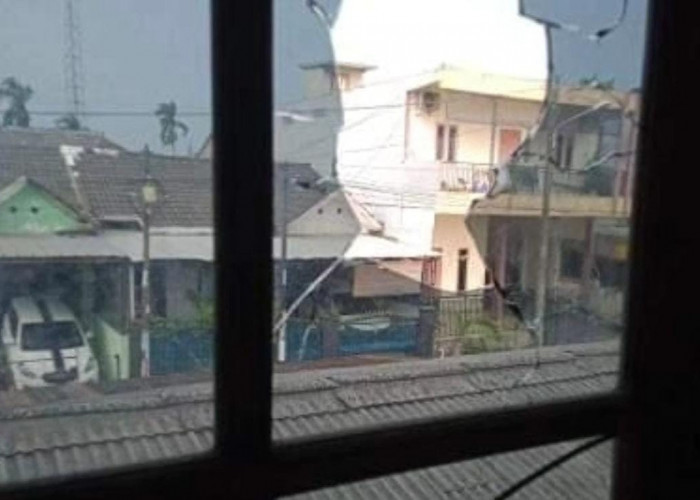 Teror Diduga Dilakukan Mantan Murid, Kaca Jendela Rumah Guru di Palembang Dilempar hingga Alami Trauma 