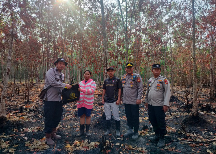 Cegah Karhutla, Polsek Gelumbang Muara Enim Edukasi Warga hingga Salurkan Bansos