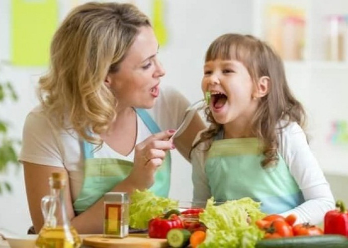 Bunda Wajib Tahu, Begini 7 Tips Jitu Buat Anak Jadi Suka Makan Sayur