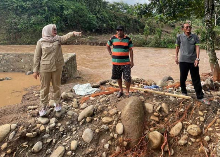 Fraksi Gerindra Turun ke Lokasi Banjir dan Berikan Bantuan Korban Terdampak 