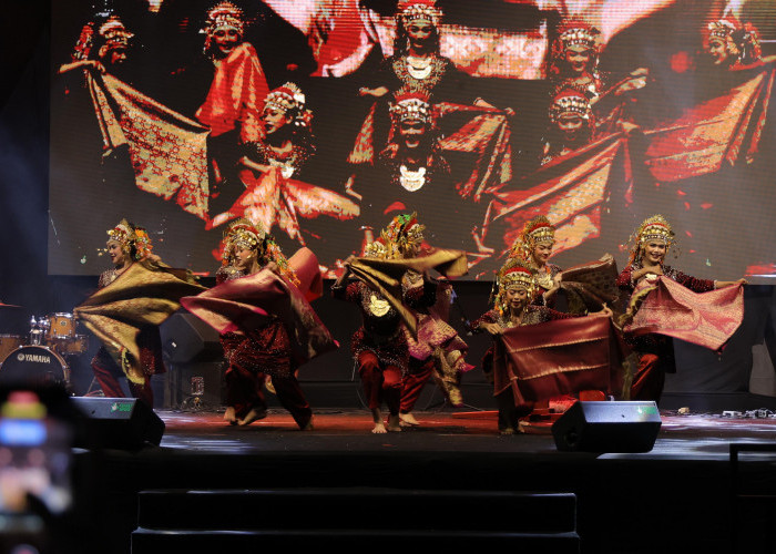 Sekda Palembang Hadiri Penutupan JKPI XI, Tampil Perdana Tarian Menenun Songket begitu Memukau