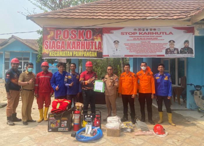 Perkuat Pencegahan Karhutla di Pampangan, PT Kelantan Sakti Berikan Bantuan Peralatan Pemadam ke Kecamatan