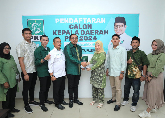 Asti Rosmala Dewi Kembalikan Formulir Pendaftaran Balon Wawako Palembang ke PKB