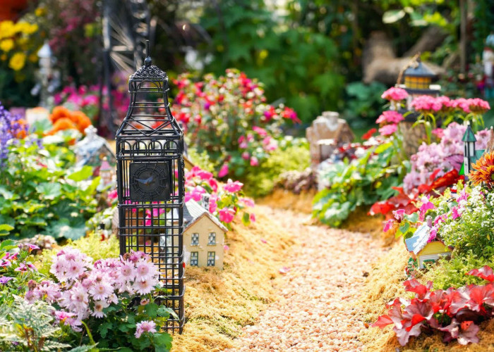7 Ide Bikin Taman Bunga Minimalis Bak Negeri Dongeng yang Bikin Rileks Pikiran Kamu
