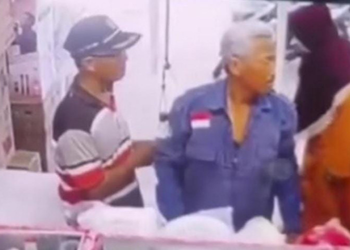 Pria di Palembang Ketinggalan Dompet Beli Barang ke Toko Alat Listrik, Terekam CCTV Diamankan 2 Bapak-bapak 