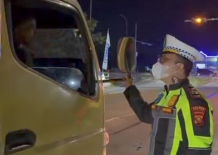 Macet Parah di Bayung Lencir, Satlantas Polres Ogan Ilir Alihkan Kendaraan Menuju Jambi Lewat Lintas Tengah