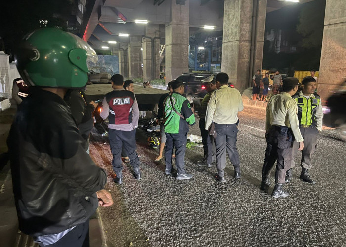 Pengemudi Motor di Palembang Tewas di Tempat Usai Tabrak Truk Menepi Pinggir Jalan, Penumpang Perempuan Luka 