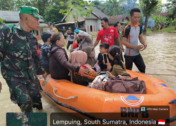 Banjir di Kabupaten OKI Meluas, BPBD dan TNI Polri Evakuasi Warga di Desa Tebing Suluh