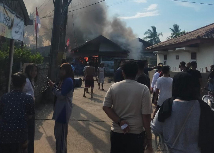 Warung Manisan di Plaju Hangus Terbakar, Uang Tunai Rp70 Juta Ikut Ludes