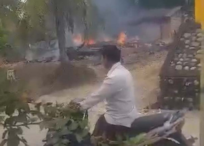 Diduga Akibat Dupa Sesajen, Rumah di Desa Srijaya Makmur Terbakar 