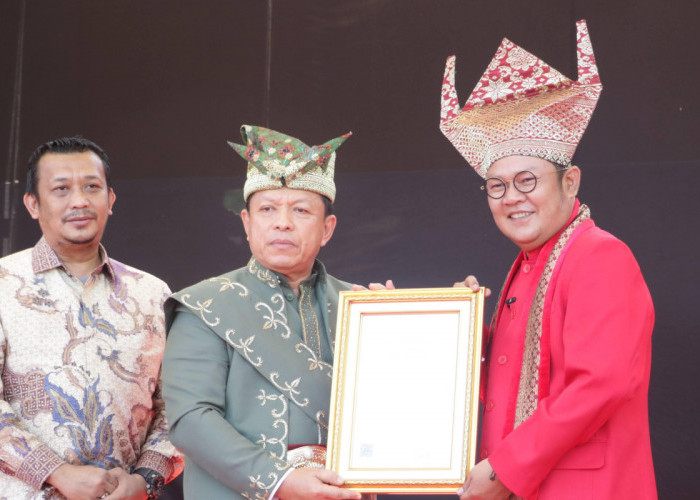 Tradisi Hikuk Helawang dari Desa Nyelanding Resmi Terdaftar sebagai Kekayaan Intelektual Komunal