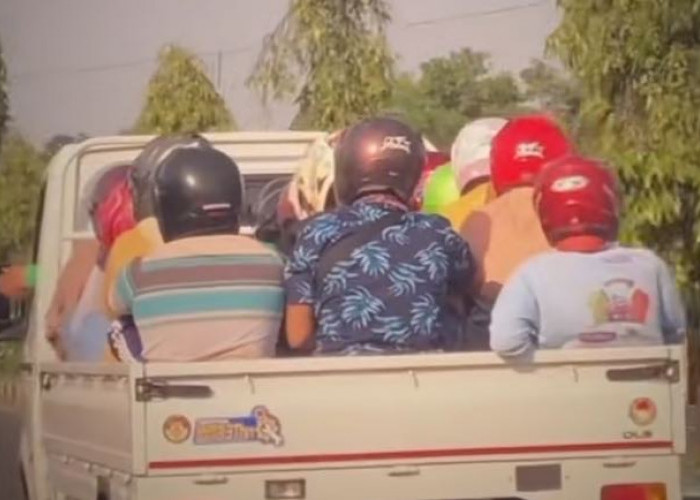 Waw….Video Pemudik Naik Mobil Bak Terbuka Pakai Helm Viral, Netizen: Polisi pun Bingung Mau Nilang Apa Nggak 