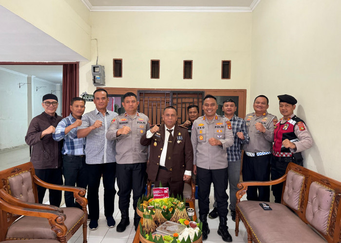 Berikan Ucapan Selamat HUT Kejaksaan ke-80, Kapolres OKI Sambangi Rumah Dinas Kajari