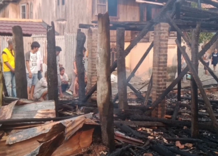 Pergi Mancing, Rumah Panggung Milik Jaka Ludes Terbakar, Sambar Sarang Walet Tetangga