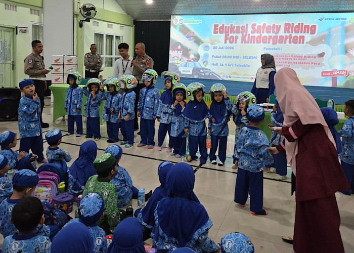 Astra Motor Sumsel Terus Gaungkan #Cari_Aman Melalui Edukasi Safety Riding di Sekolah