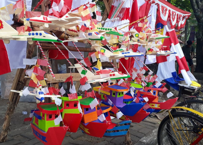MERIAH! Menjelang HUT Kemerdekaan RI Jalan Merdeka Palembang Ramai Penjual Telok Abang