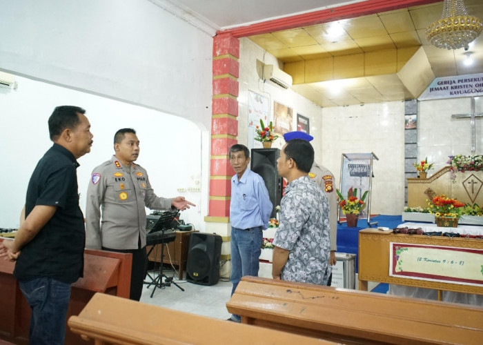 Perkuat Toleransi Lewat Program Belida, Polres OKI Bersihkan Gereja GPJKO di Kayuagung