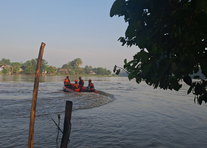 Tim Rescue Basarnas Cari Pedagang Telur Asal Banyuasin yang Tenggelam di Sungai Tanjung Raja Ogan Ilir 