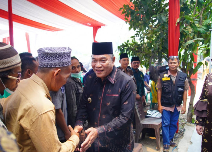 Bupati Toha Turun Langsung ke Bayung Lencir, Serap Aspirasi Warga dan Salurkan Bantuan Sembako