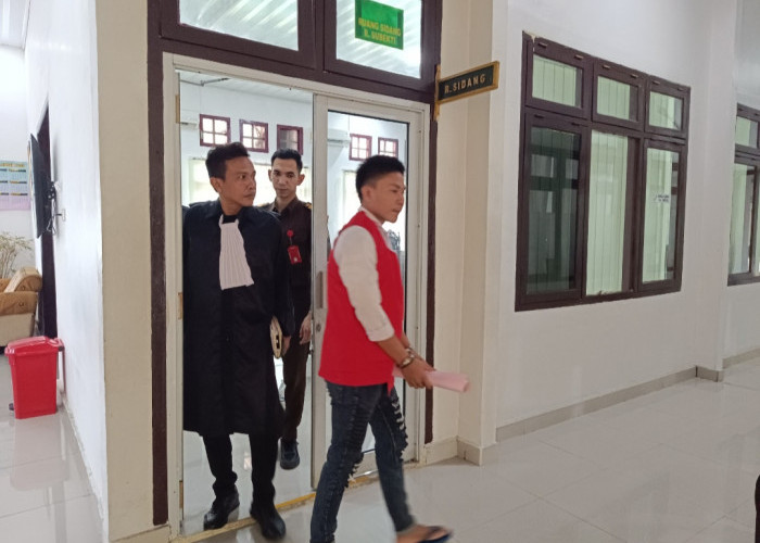 Yusril Izamahendra Dituntut Jaksa 1 Tahun Penjara Bawa Sajam