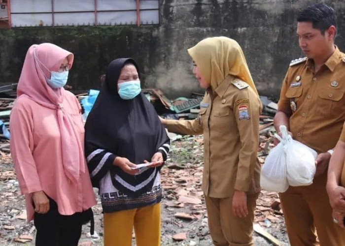 Wawako Palembang Tinjau Rumah Witari yang Runtuh Diterpa Hujan Deras