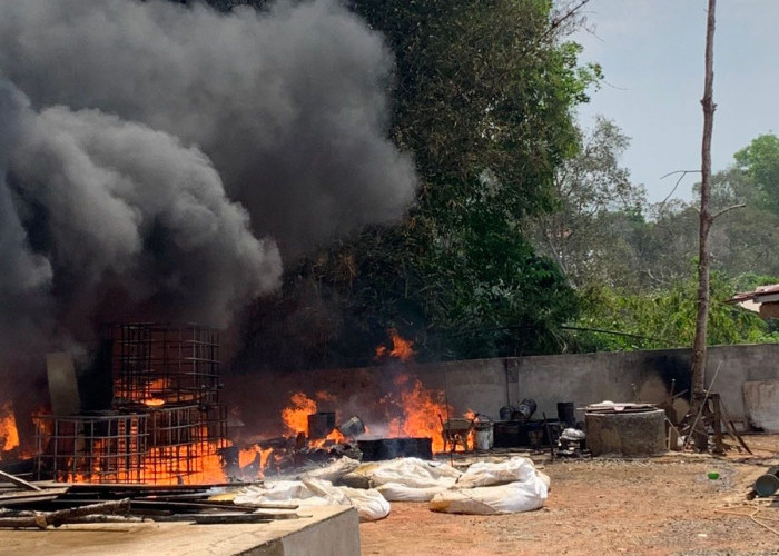 Gudang Tempat Penampungan Minyak Jelantah di Tanjung Barangan Palembang Meledak dan Terbakar 