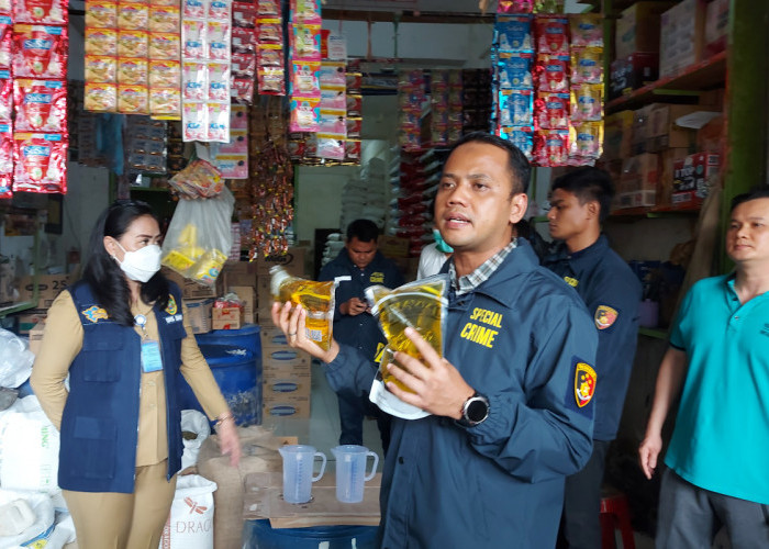 Viral Isi MinyakKita Kemasan Dikurangi, Satgas Pangan Polda Sumsel Datangi Pengecer di Palembang