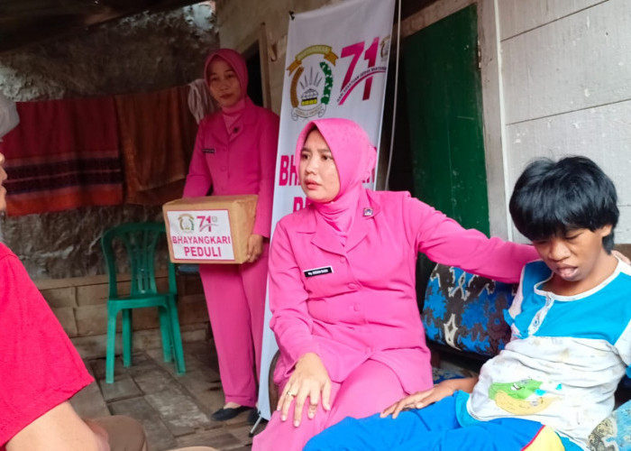 Peduli Penyandang Disabilitas dan Lansia, Bhayangkari Ranting Kemuning Palembang Lakukan Ini
