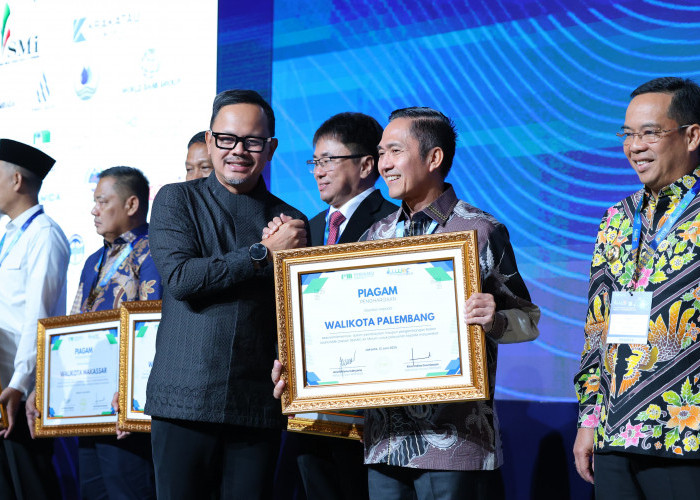 Ratu Dewa Jadi Satu-satunya Wali Kota di Sumatera yang Terima Award atas Komitmen Pemasangan 100% Air Bersih