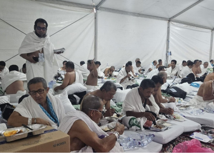 200 Ribu Lebih Jemaah Haji Indonesia Khusyu  Berzikir dan Berdoa Wukuf di Arafah