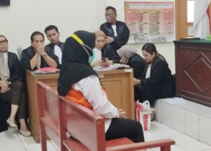 Sampaikan Eksepsi,Terdakwa Agustina Oknum Bidan Kasus Malapraktik Minta Dibebaskan dari Dakwaan Jaksa