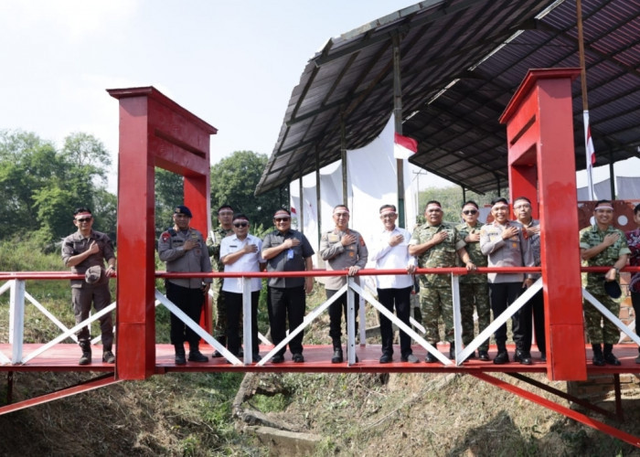 Jembatan Merah Putih Resmi Dibuka, Kapolda Sumsel Bawa ‘Kado’ untuk 2.000 Warga Banyuasin