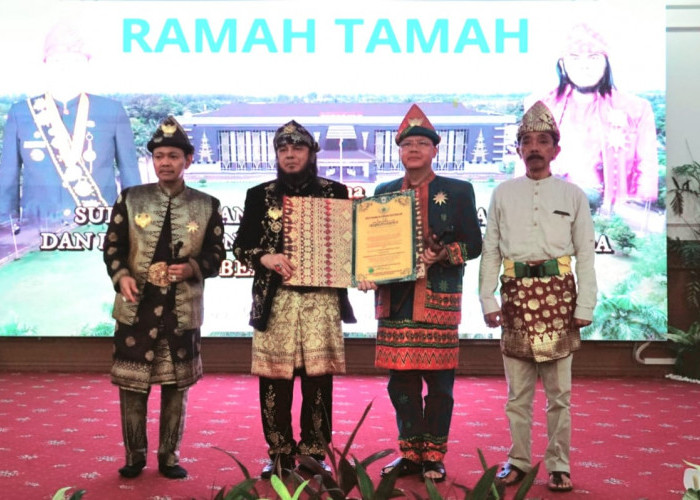 Gubernur Bengkulu Rohidin Mersyah Dianugerahi Gelar Pangeran Wiramandala Palembang Darussalam