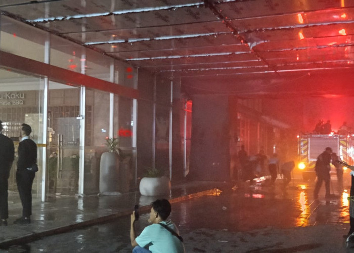 Muncul Kepulan Asap, Restoran Jepang di PIM Terbakar, Satu Orang Petugas Kebersihan Sempat Sesak Napas 