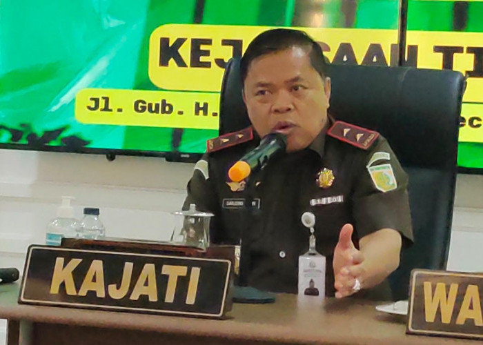 Bebas Sementara, Kasus Mularis Tetap Jalan