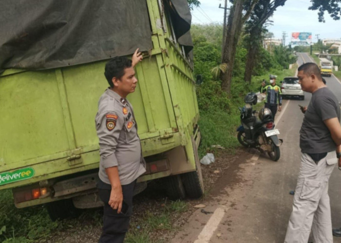 Viral, Truk Muatan Mie Dijarah Warga Usai Kecelakaan Tunggal di Jalan Betung-Sekayu, Sopir Lapor Polisi