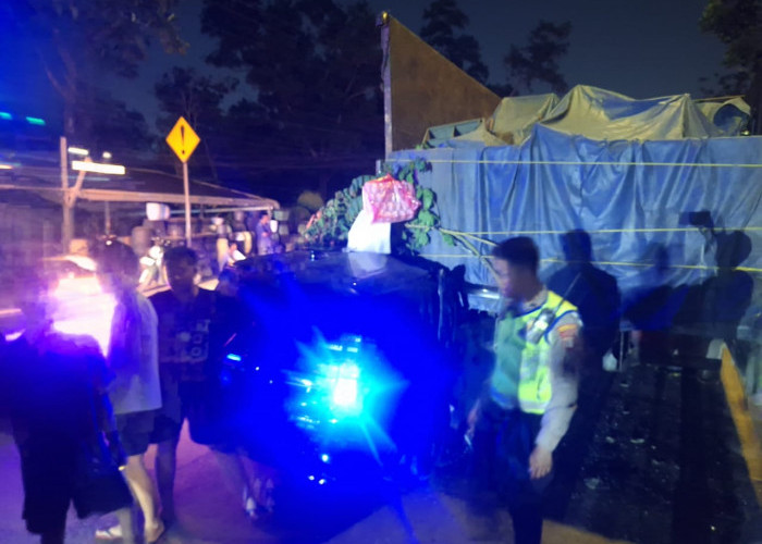 Lagi, Mobil Sigra Hantam Buntut Truk Parkir di Jalan Baypas Alang-Alang Lebar, Kondisi Sopir?