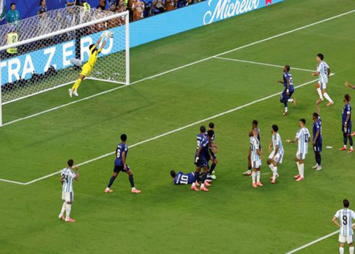 Usai Laga Argentina vs Tanjung Verde, Messi Hormat Kepada Vozinha