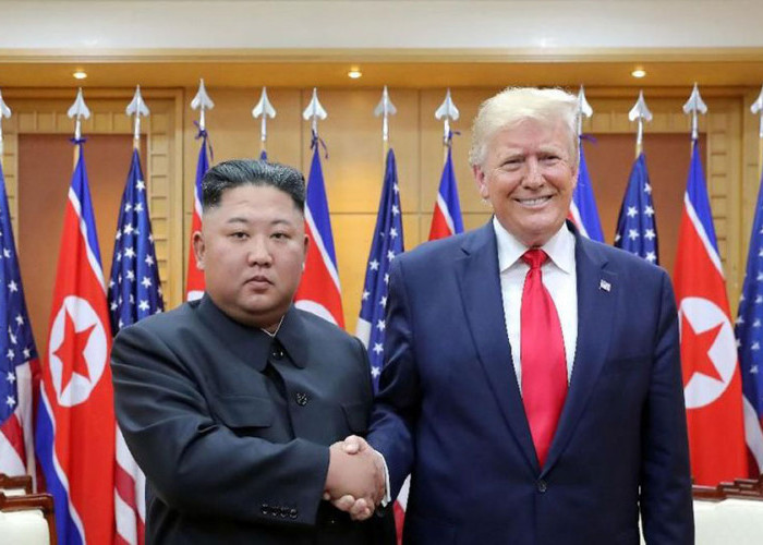 Trump Isyaratkan Bertemu Kim Jong-un, Ada Apa?