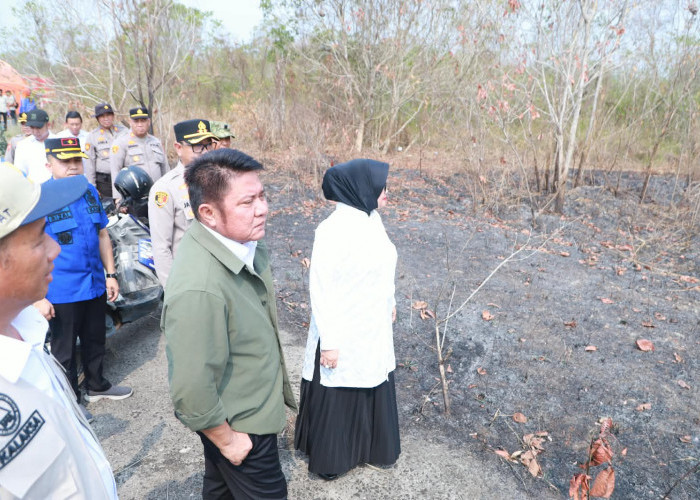 Gerak Cepat di PALI, Herman Deru Kerahkan Water Bombing dan Tebalkan Pasukan Darat Atasi Asap