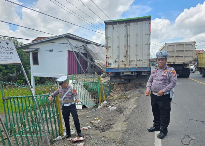 Pulang dari Salat Subuh, Pejalan Kaki di Ogan Ilir Tewas Ditabrak Truk Box Hino, Diduga Sopir Mengantuk