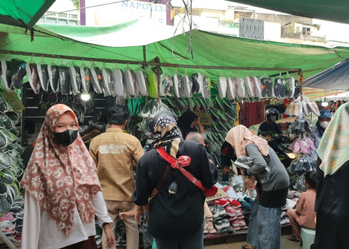 Jelang Lebaran 2023, Pasar 16 Ilir Palembang Mulai Dipadati Pengunjung