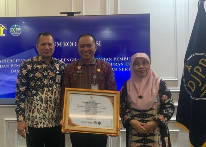 Kanwil Kemenkum Bangka Belitung Sabet Penghargaan Terbaik III Legislasi Daerah 2025