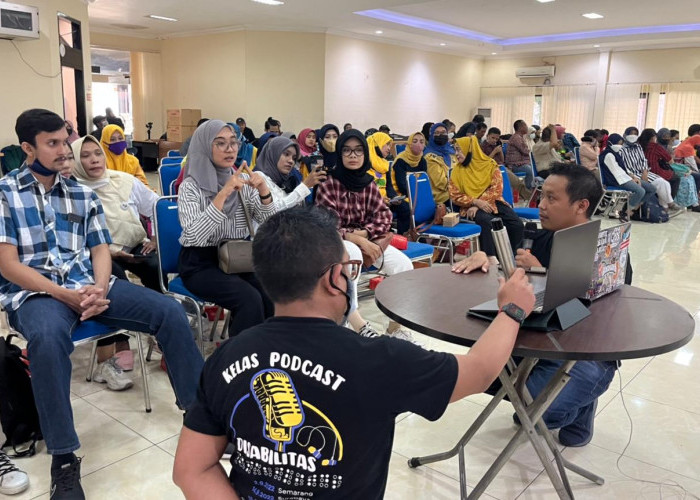 Penyandang Disabilitas Kota Surabaya #MakinCakapDigital Dalam Kelas Podcast Disabilitas