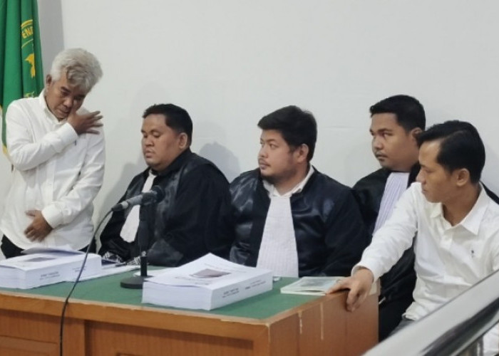 Dituntut 2,5 Tahun Penjara, Air Mata Ahmad Toha Pecah di Sidang Korupsi Fee Pokir DPRD OKU Jilid III