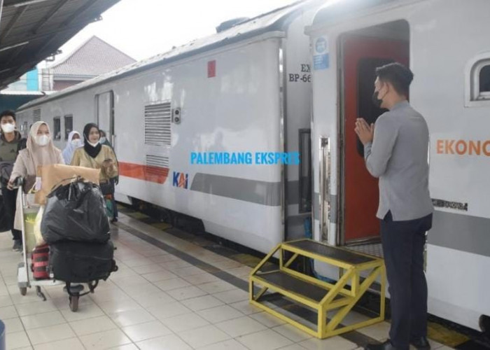 Sempat Amblas, Jalur KA Tanjung Karang-Kertapati Bisa Dilintasi